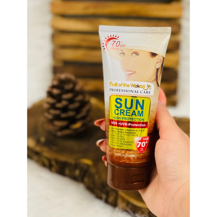 کرم ضد آفتاب بدون رنگ spf 70 مناسب برای انواع پوست ها حجم ۱۳۰ میل- قسطی