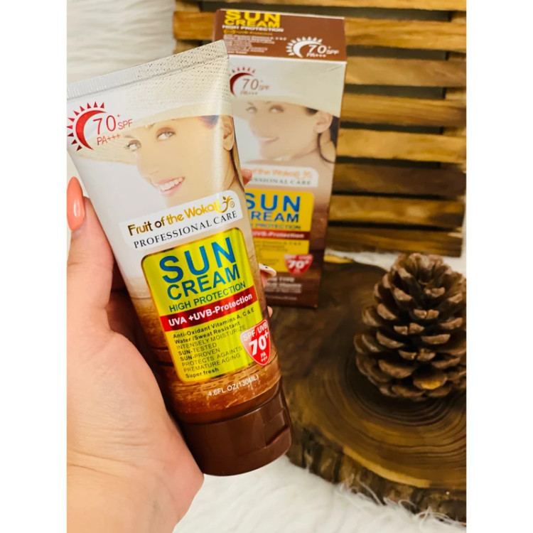 کرم ضد آفتاب بدون رنگ spf 70 مناسب برای انواع پوست ها حجم ۱۳۰ میل- قسطی