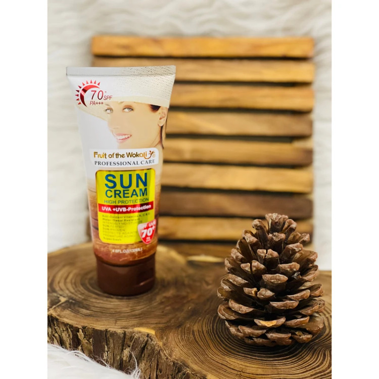 ضد آفتاب بدون رنگ spf 70 مناسب برای انواع پوست ها حجم ۱۳۰ میل- قسطی